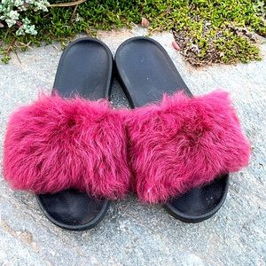 UGG royale fur slide slipper in wine color with black sole EUC